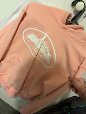 Corteiz huvtröja - Rosa corteiz huvtröja! Har skjortsen till dom oxå om du är intresserad!