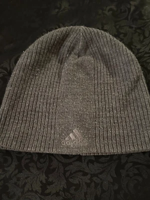Adidas mössa  - Mössa i bra skick 