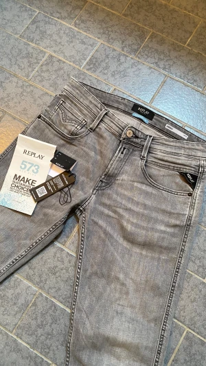 Replay anbass  - Säljer nu dessa feta replay anbass jeans i storlek 28:30 | 9/10 skick då jag köpte dem nya för cirka 2 månader sedan, köpte dem för 1800kr | skriv vid frågor eller intresse!