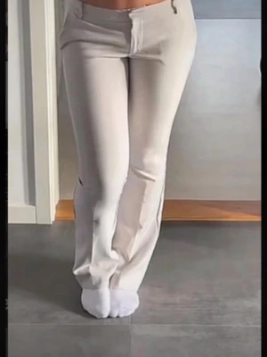 Beiga  kostymbyxor - Snygga beiga kostymbyxor. Helt ny men tyvärr ingen prislapp kvar 