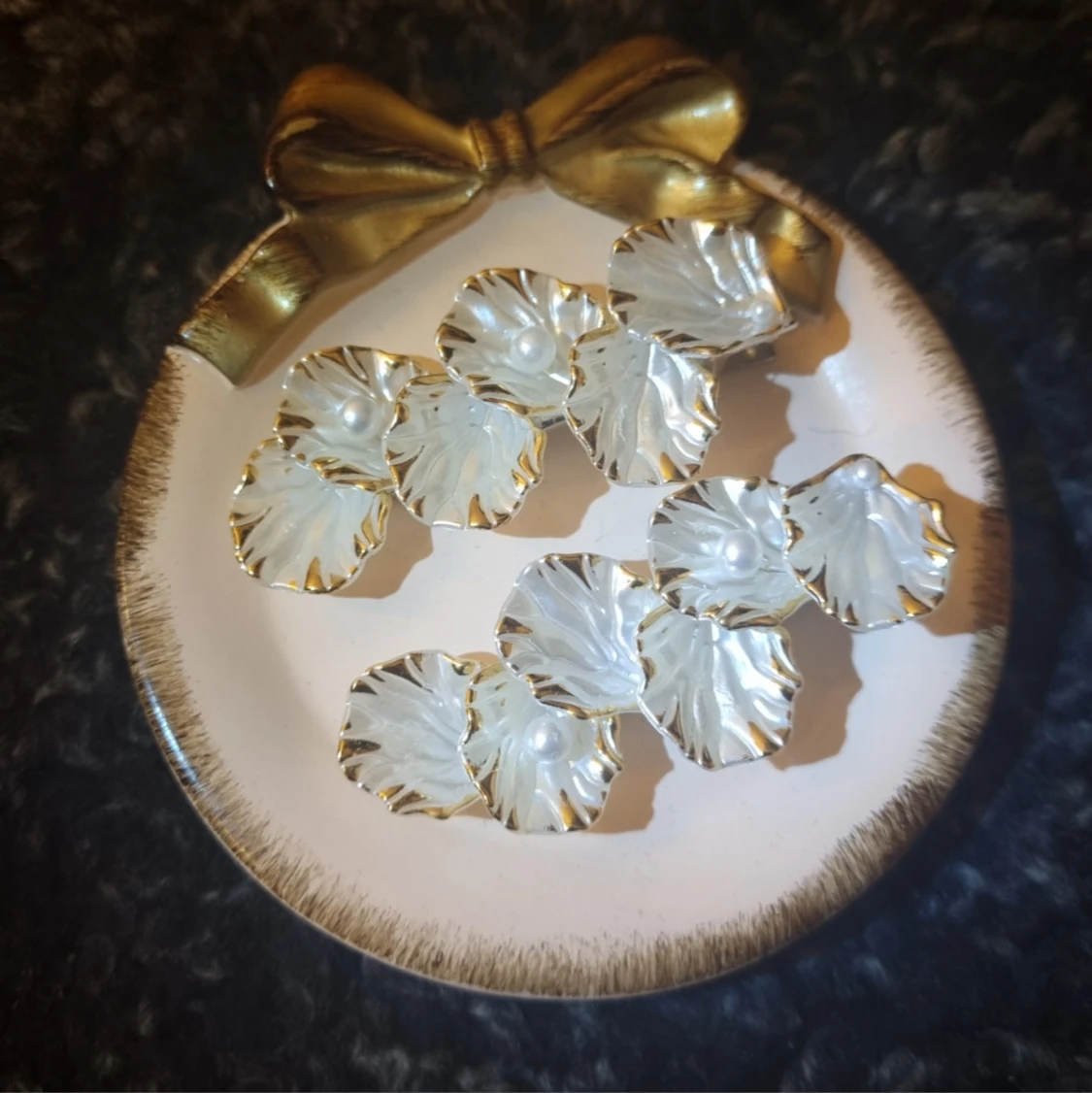 Ett par hårspänne i pärlemor och guld - 2