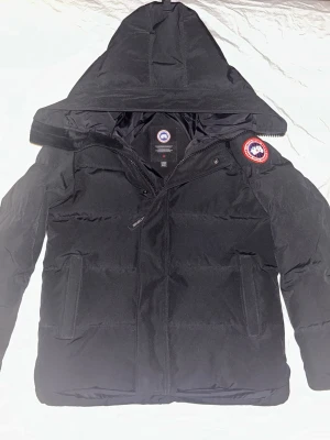 Canada Goose Macmillan - Säljer min Canada Goose Macmillan då den inte passade min stil. Pris kan diskuteras. Om ni har frågor är det bara att höra av sig🤗