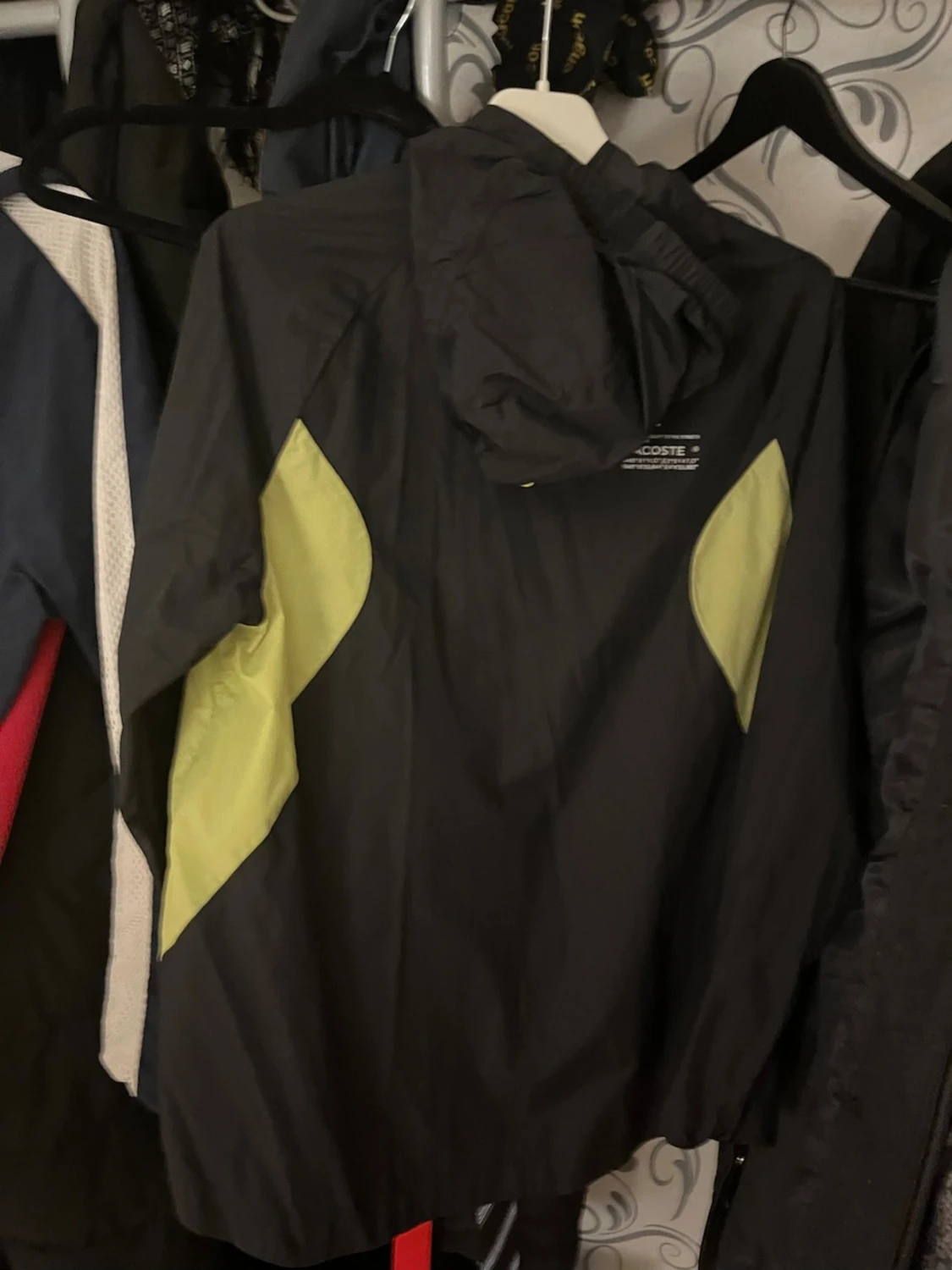 Svart och gul vindjacka från Lacoste - 2