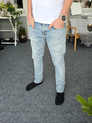 Nudie jeans - Snygga ljusblå jeans från Nudie i storlek W30/L30. Skriv ifall du har några frågor. 🤩