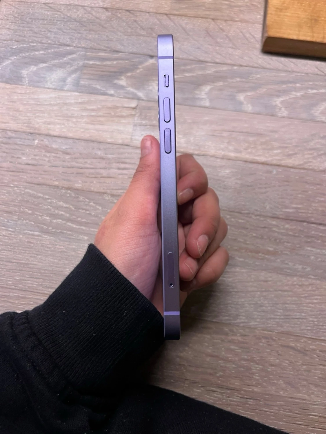 Lila iPhone 12 med MagSafe-skal - 3