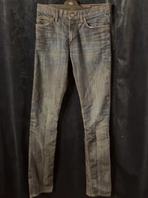 Crocker jeans - Snygga Crocker jeans med perfekta slitningar. Skriv för frågor. (Kolla storleken på bilden)