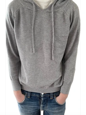 Merinoull tröja - Använd men bra skick!  XS/ XXS modellen är 175cm och den är något liten på honom Hör gärna av er om ni har prisförslag eller frågor. Följ mig för att få 20% rabatt