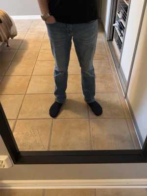 Jeans från Signal  - Säljer ett par knappt använda blåa jeans från Signal. Jeansen är köpa på Marty och är stretchiga. Hör av er vid eventuella frågor. Storleken är 31/30