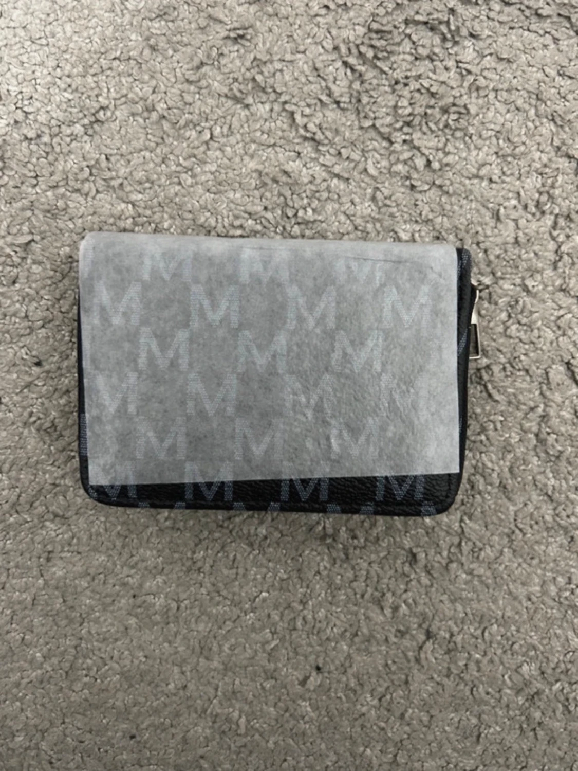 Svart plånbok med M mönster - 1