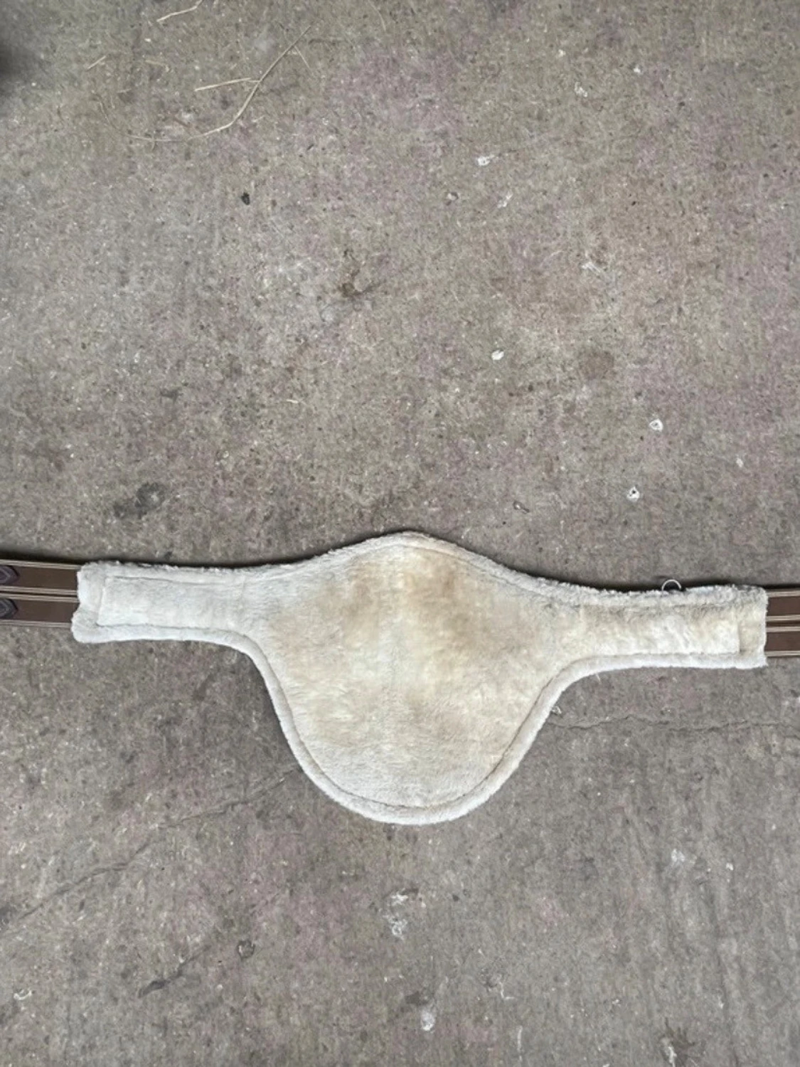 Brun magplatta med avtagbart fluff till häst - 1