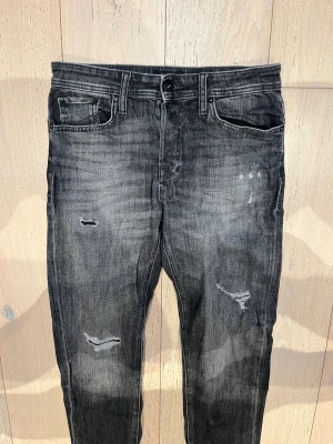 Jack & Jones jesns - Skick: 9/10 | taperd fit | 31/32 men sitter som 33/32 i slim fit