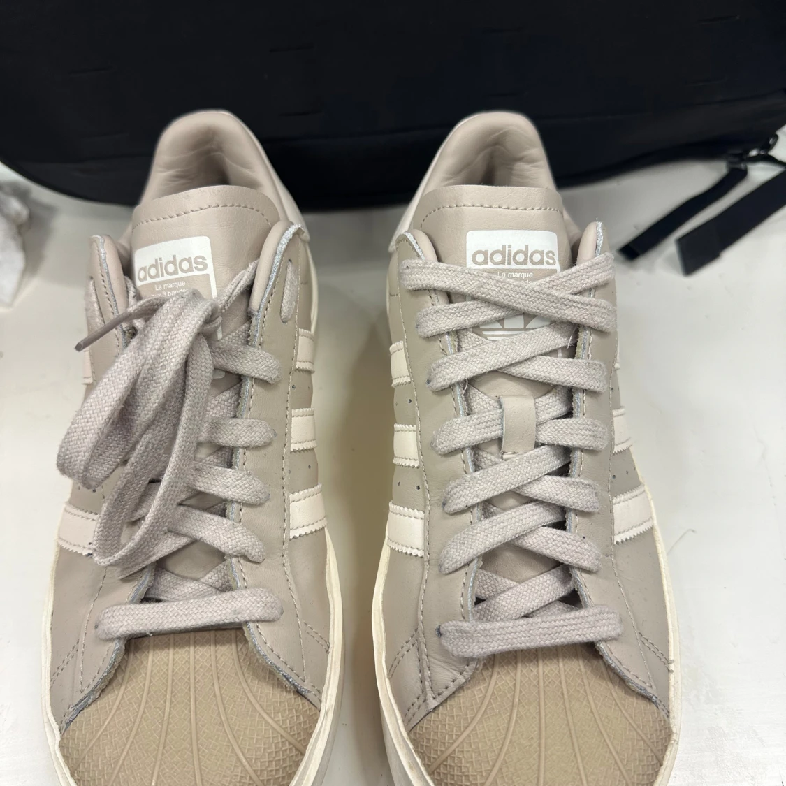 Beige adidas Superstar sneakers 40