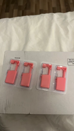 En gångs piercings - Använder ej, fungerar jättebra har testat innan. 4 pack. ALDRIG ANVÄNT (OÖPPNADE)