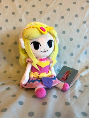Zelda wind waker gosedjur - Officiell toon Zelda gosedjur från wind waker!! Varit på display i bokhylla. Mycket bra skick och lappen kvar!