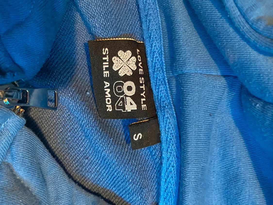 Blå hoodie Stile Amor  - 2