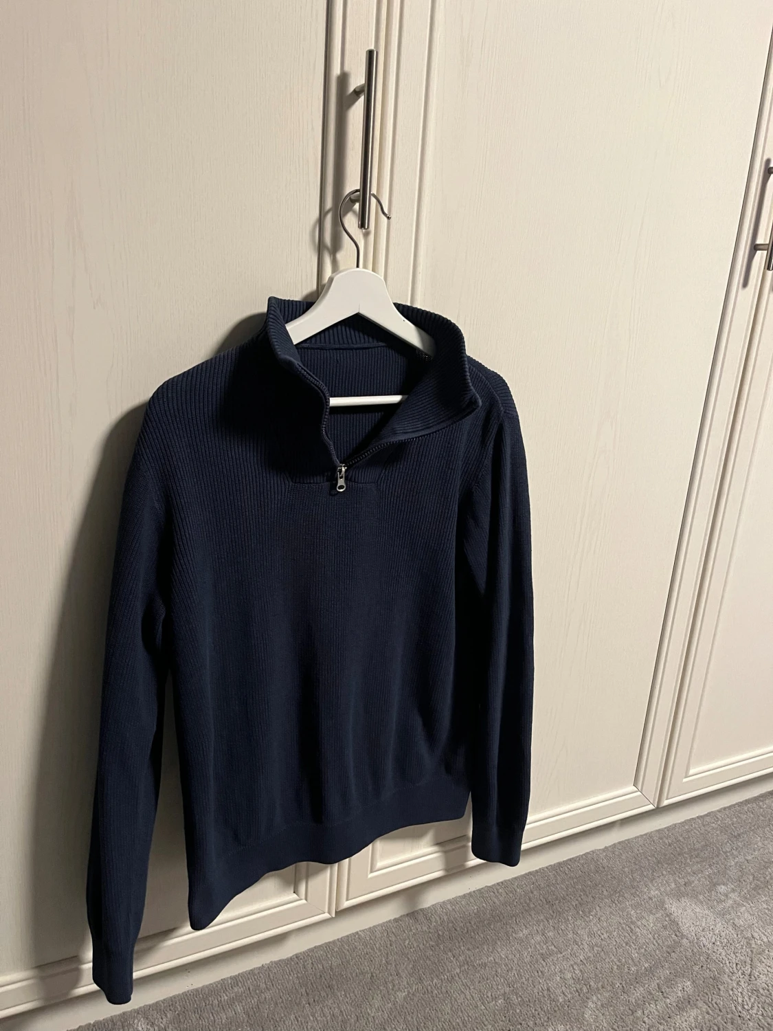 Marinblå stickad tröja  - 2