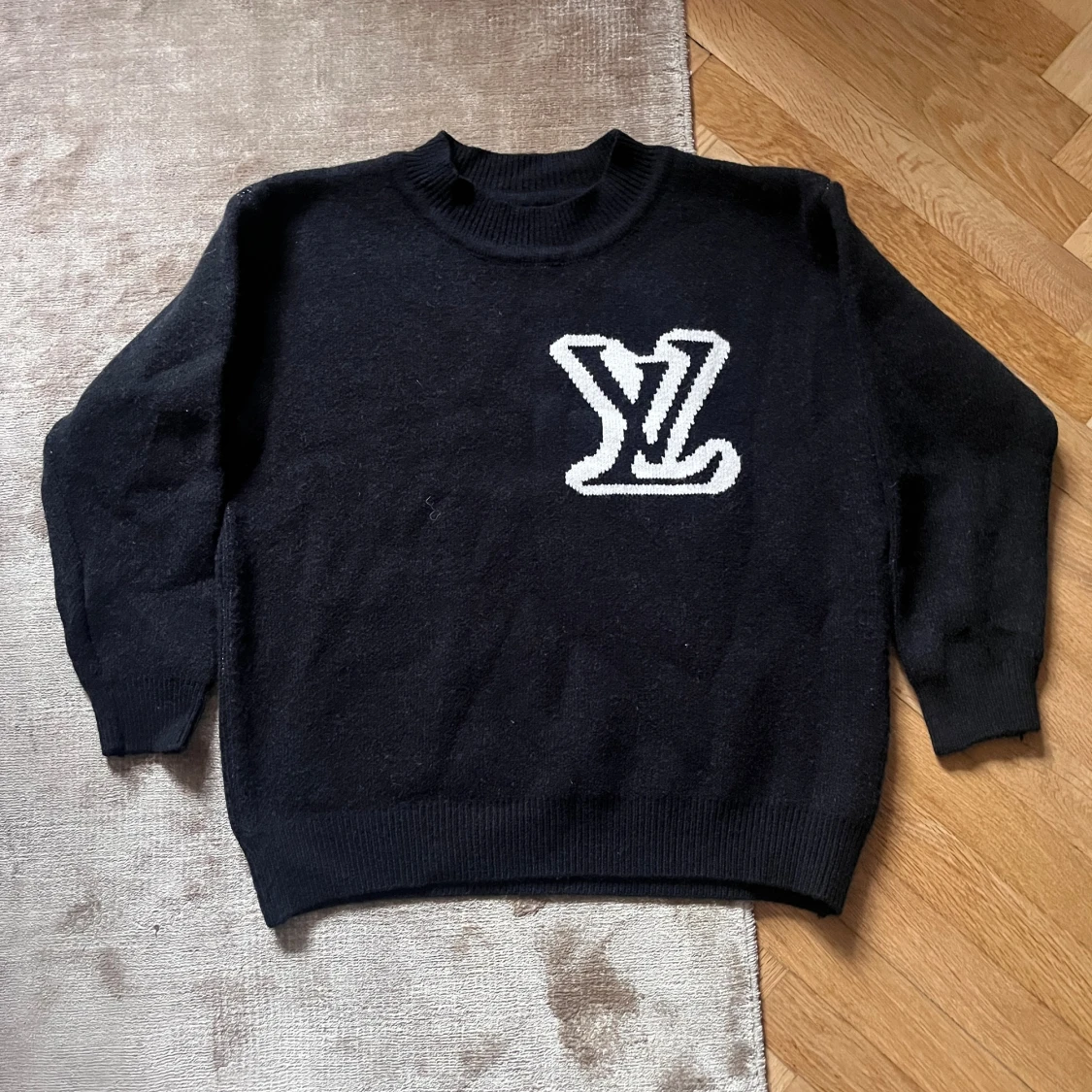 LV knit