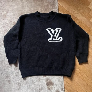 LV knit - Aldrig använd, det är medium men passar mer small 