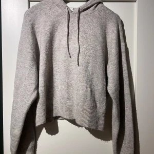 Beige stickad hoodie från JDY - Snygg stickad tröja som är för liten för mig. Passar xs/s