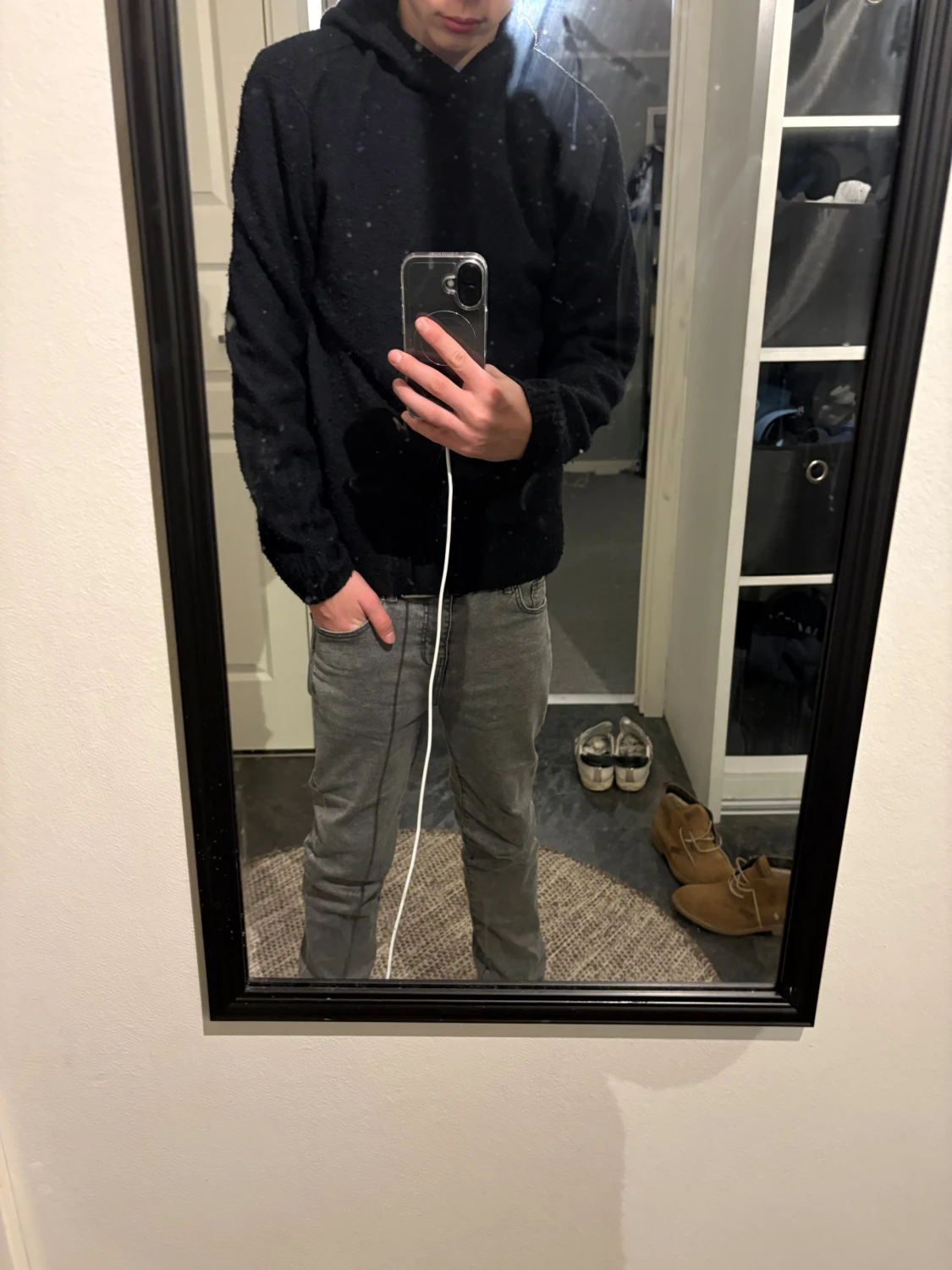 Svart stickad hoodie med huva - 1