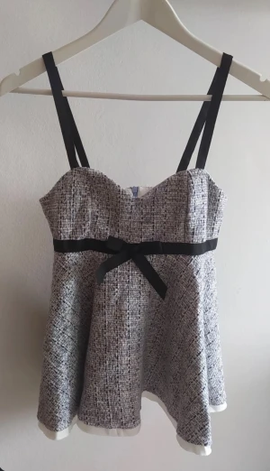 Super söt knyt topp med rutor  - Suuuper söt rutig top med knyt som är helt slutsåld ☺️