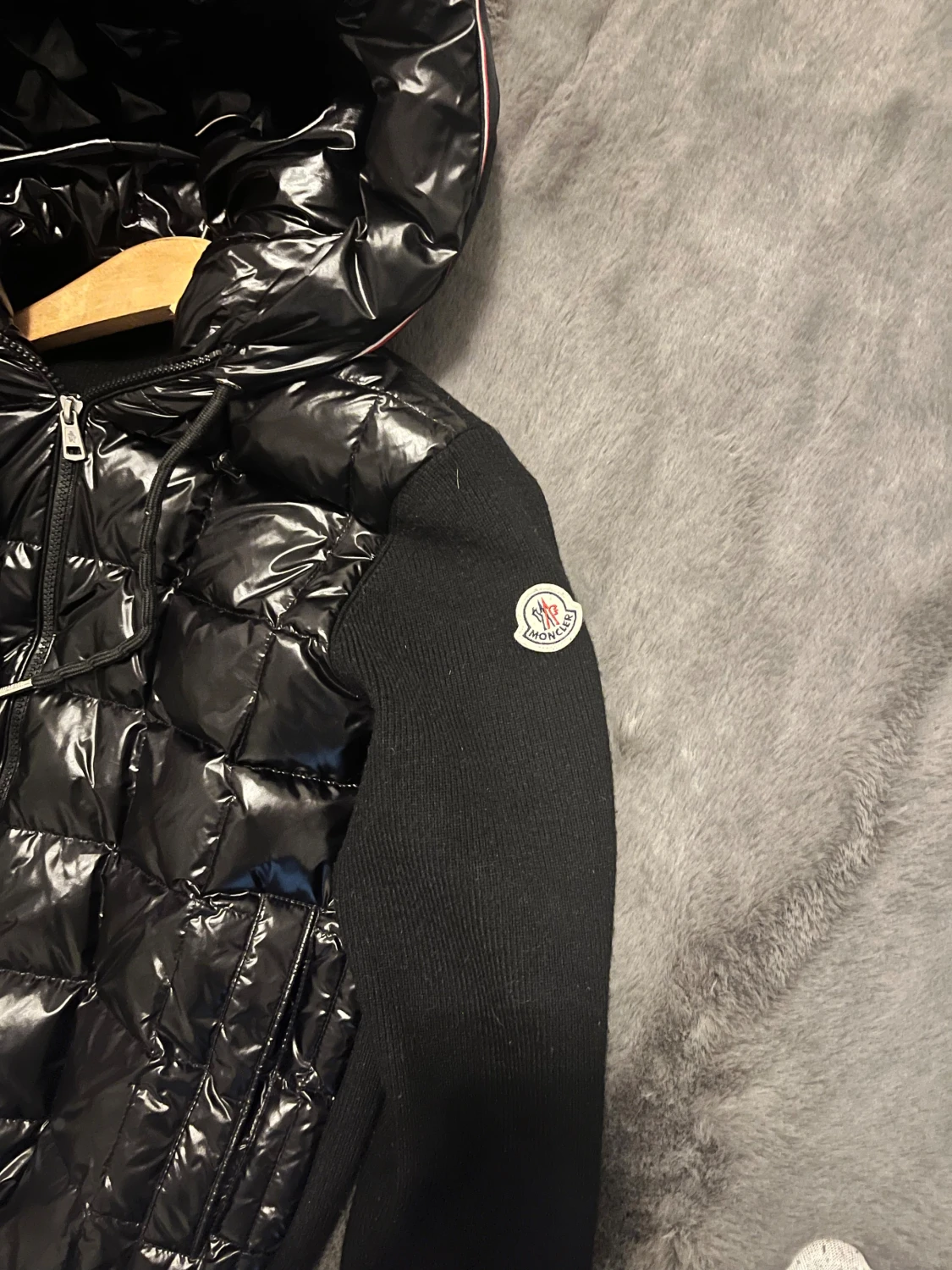 Svart quiltad pufferjacka från Moncler - 1