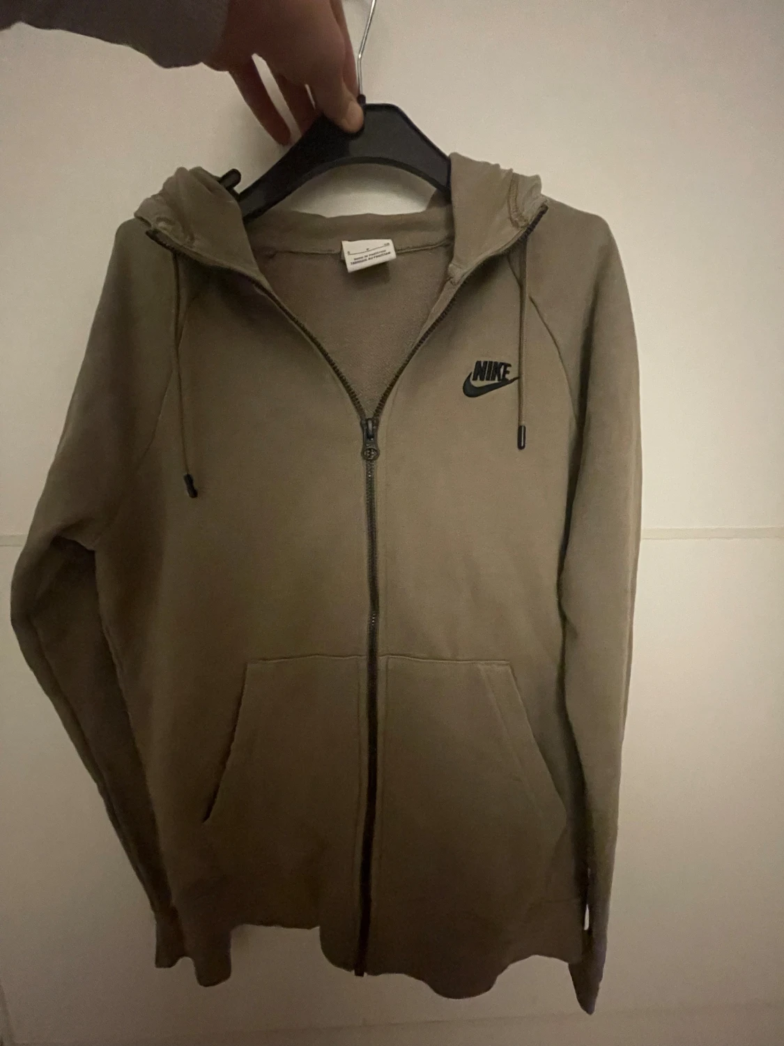 Beige Nike hoodie med dragkedja