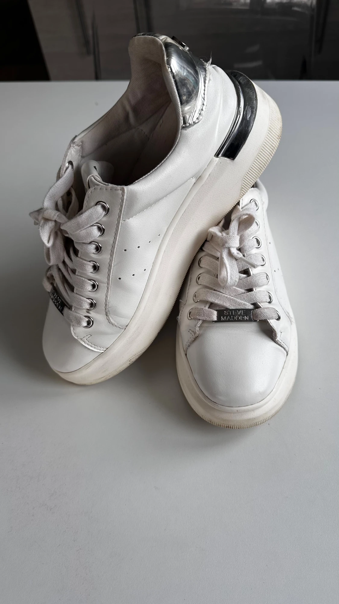 Vita sneakers från Steve Madden - 2