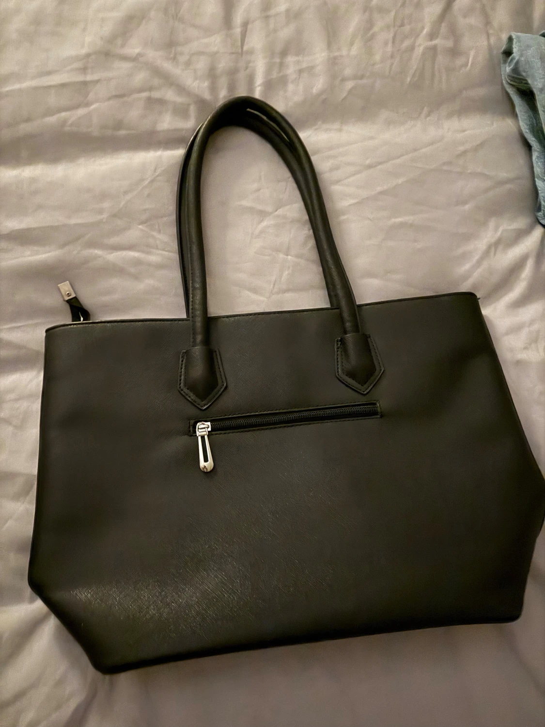 Svart handväska från Flora&Co - 1