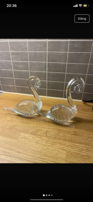 Två fina svanar  - Två svanar i mkt fint skick 