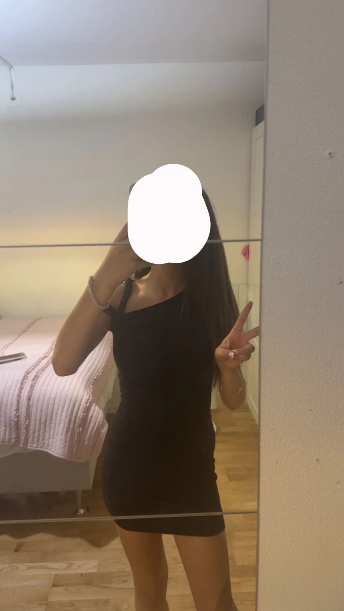 Svart tight kortklänning oneshoulder - 1