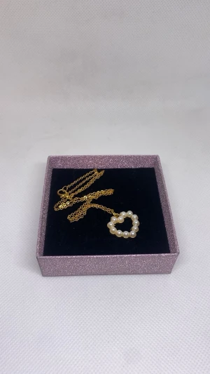 Pearl heart necklace🤍🎀✨ - Superfint handgjort halsband!💞