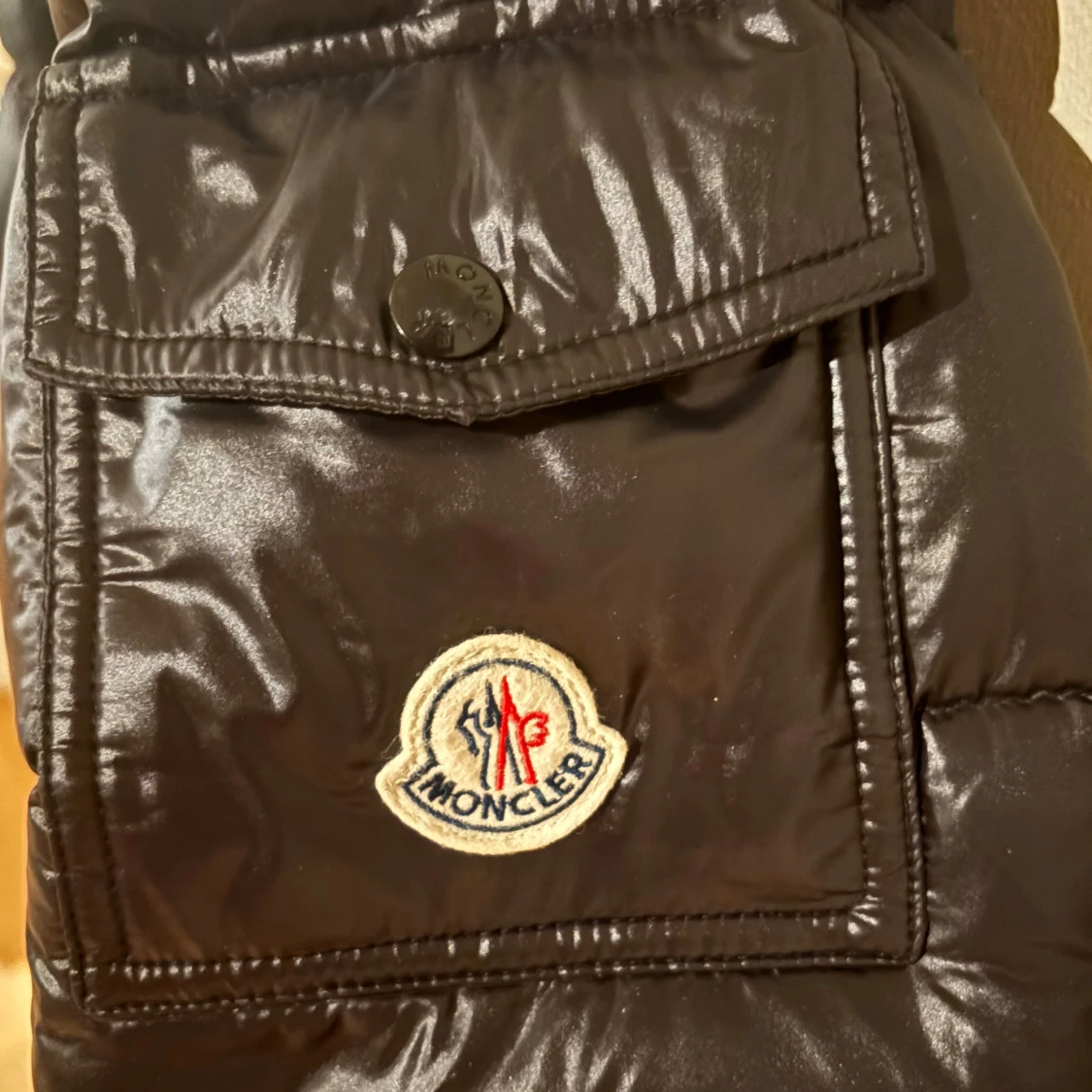 Svart Moncler Maya pufferjacka  - 1