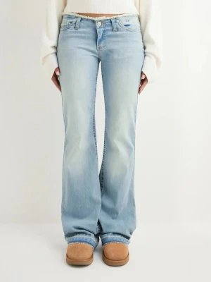 Ljusblå bootcut jeans - Snygga trendiga jeans frå nelly som är helt nya med prislapp! Priset kan diskuteras vid intresse!