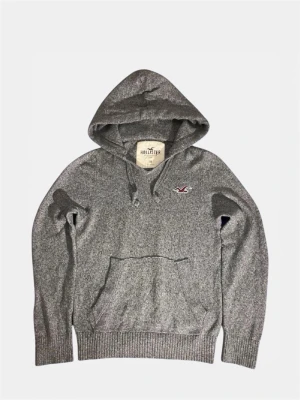 Merinoull Hoodie Hollister - Storlek M! Riktigt Fet. Mycket fint skick | Hollister - Grå | Stickad | Hör av er vid minsta lilla fråga!