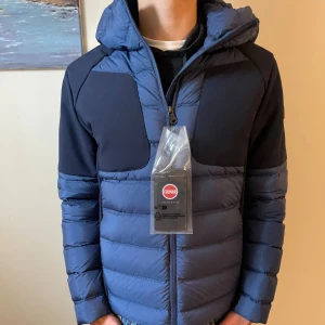 Colmar jacka (S) - Helt ny vinterjacka från Colmar. Storle(S).Nypris 5400kr mitt pris 2299! Hör av er vid frågor och funderingar! Priset är ej hugget i sten! Taggen är inte kvar!!!