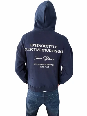 Hoodie Essencestyle - Helt helt ny! Dyr och sjukt bra material på hoodien. Otroligt skön som vardags hoodie samt när det är dags att skina lite. 