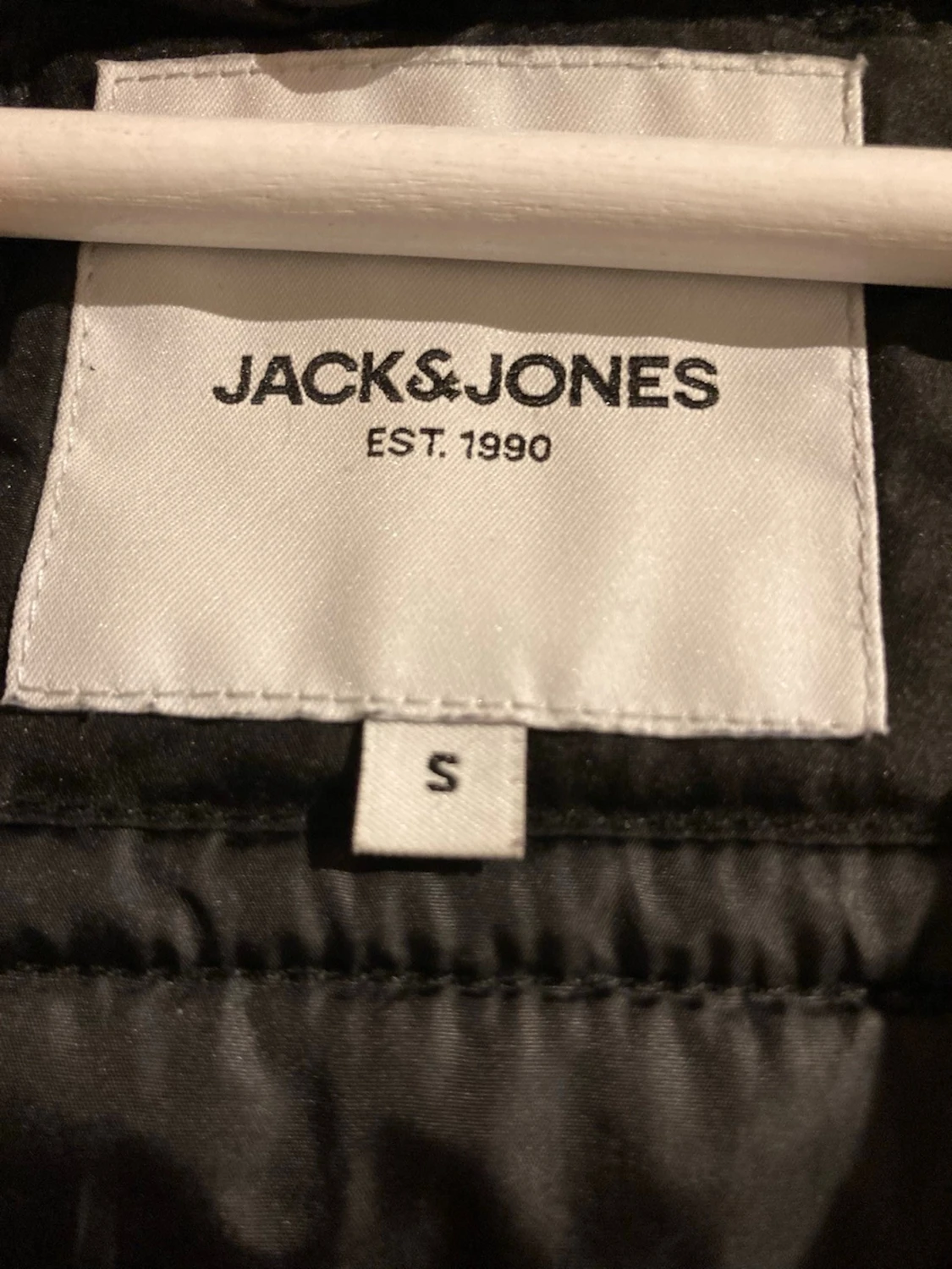 Svart vindjacka från Jack & Jones - 2