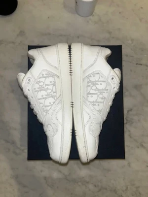 Dior B27 - Dior B27 använda men i sjukt bra skick, med tillbehör 