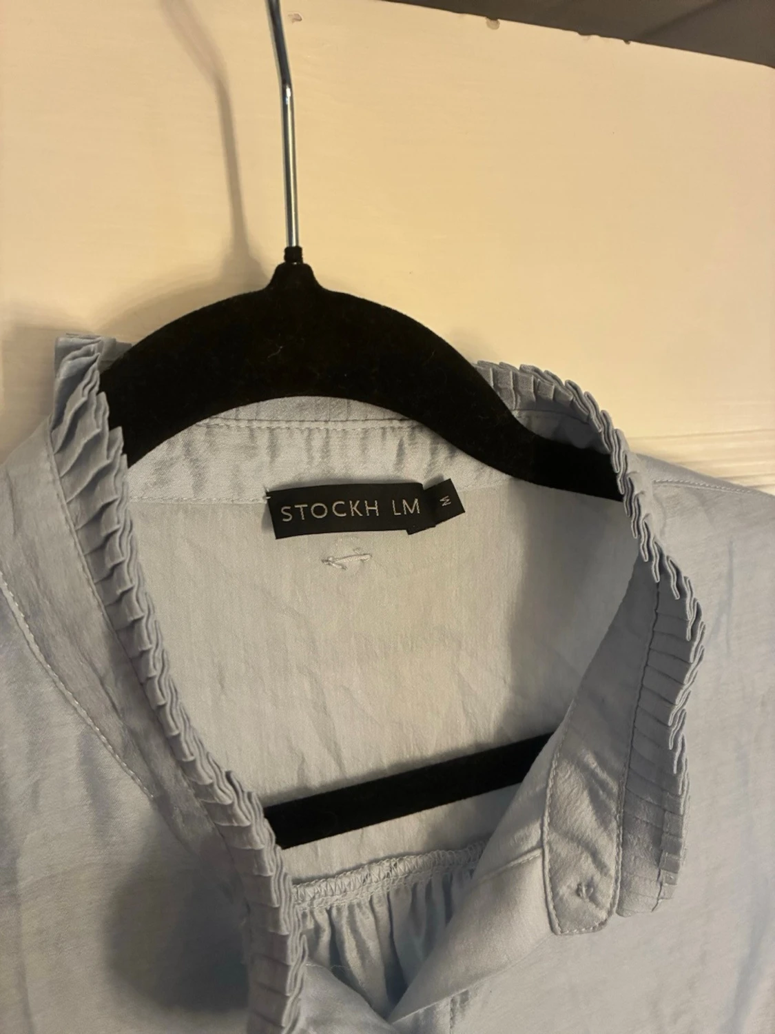Ljusblå ärmlös blus från Stockh LM - 1