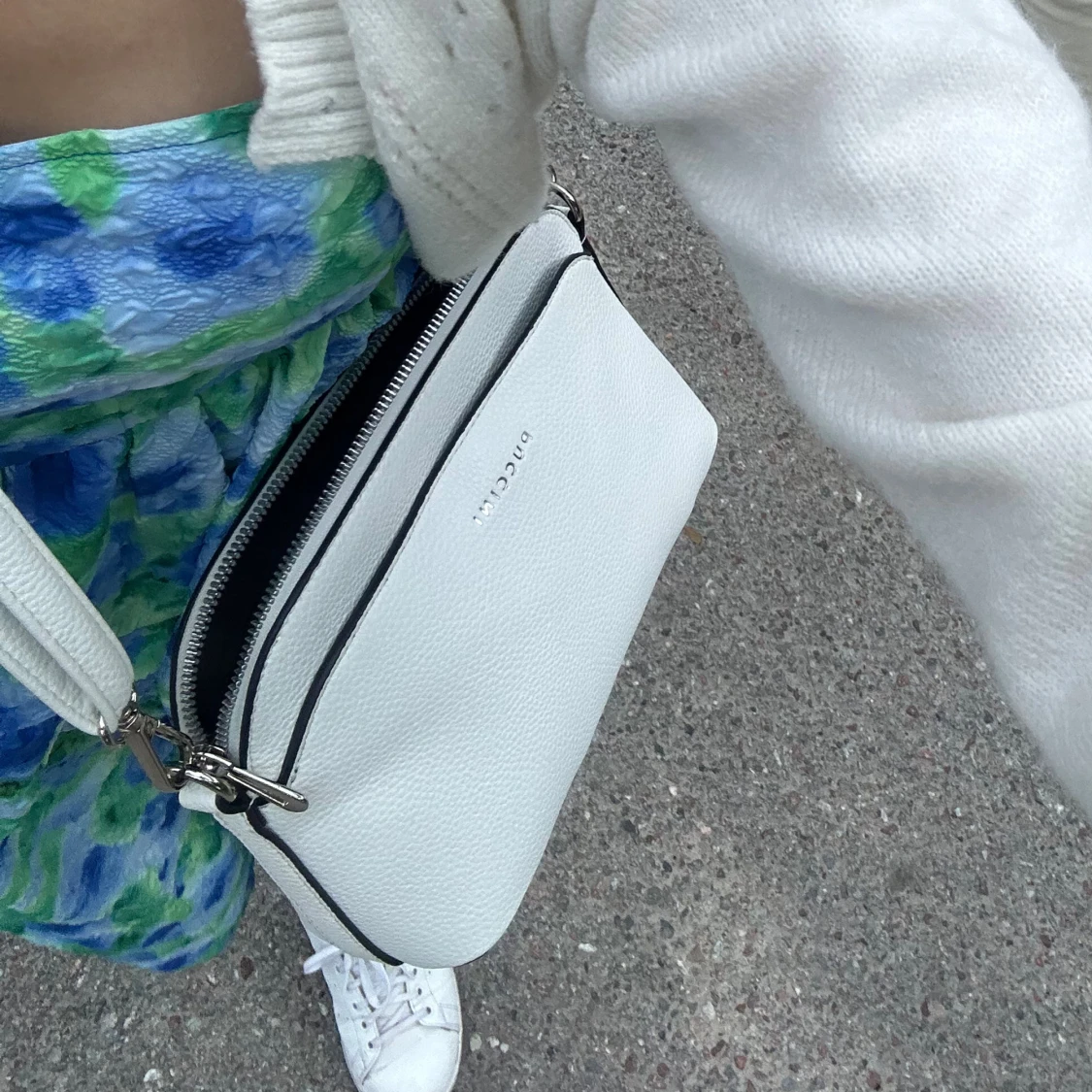 Vit axelväska från Puccini