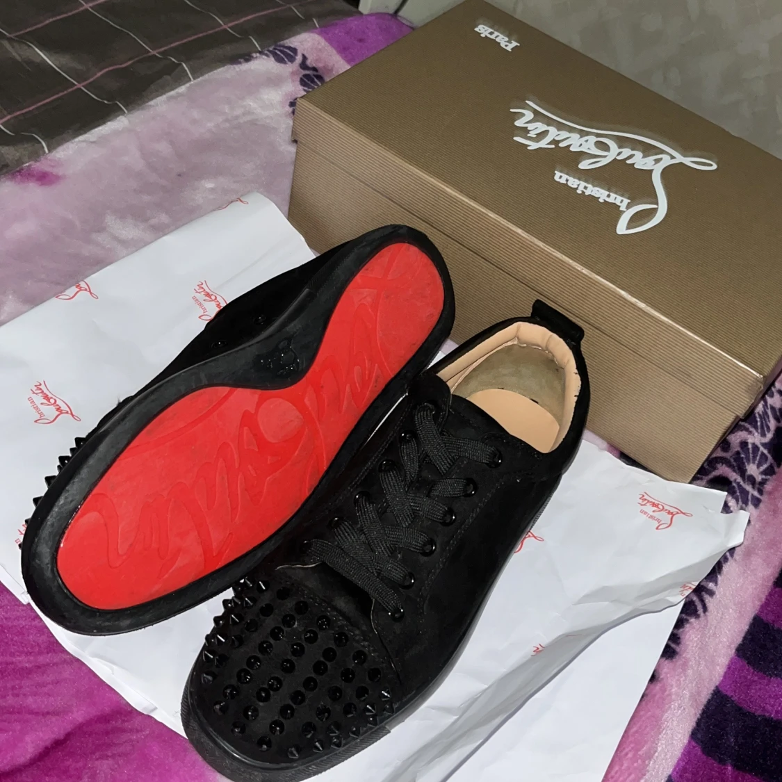 Svarta Louboutin sneakers med nitar