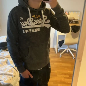 Superdry hoodie  - Storlek S skön Superdry hoodie mörkgrå