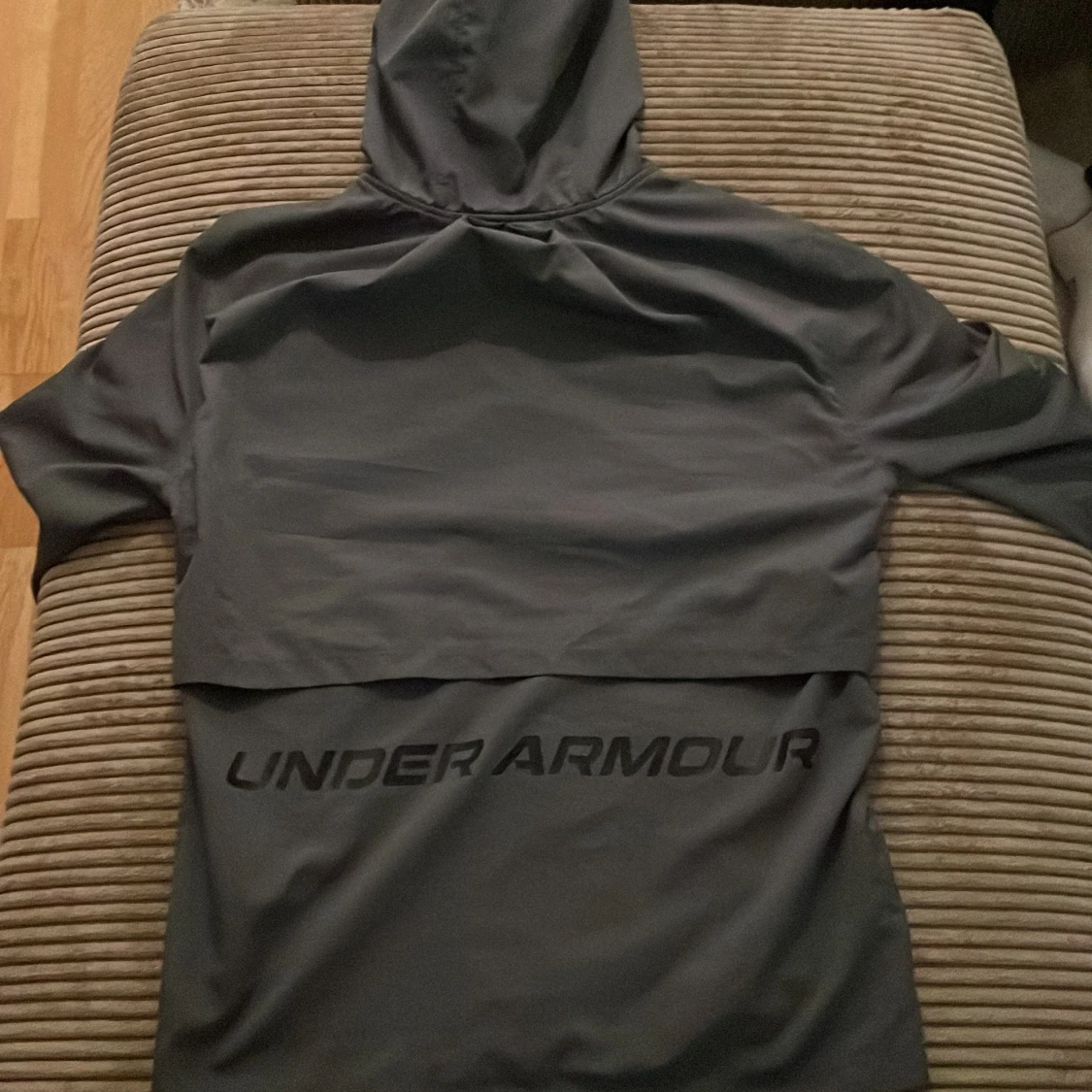 Svart vindjacka från Under Armour XS - 1