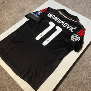 Ac Milan  - Ac Milan.     Bra skick.      Ibrahimović