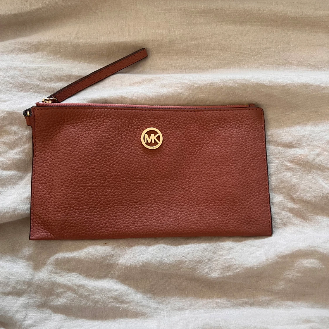 Rosa  kuvertväska från Michael Kors - 1