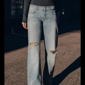 Zara jeans  - Zara jeans, använda 1 gång, små i storleken 