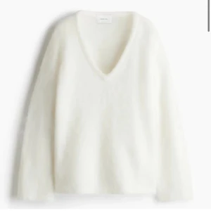 Mohair tröja  - Mycket bra skick då jag bara använt den en gång. Köpt här på plick men tycker den inte sitter så bra så säljer den därför🥰💗💗💗💗