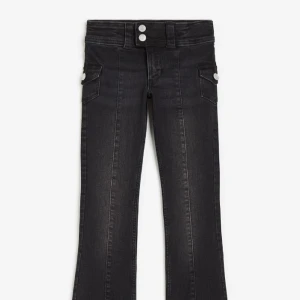 Säljer mina svarta Jeans från hm barn🩷 - Lånade bilder!!! Säljer då dom är för korta för mig,