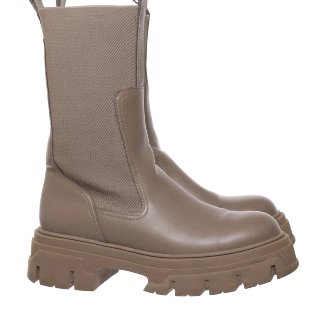 Chunky beige chelsea boots - 1